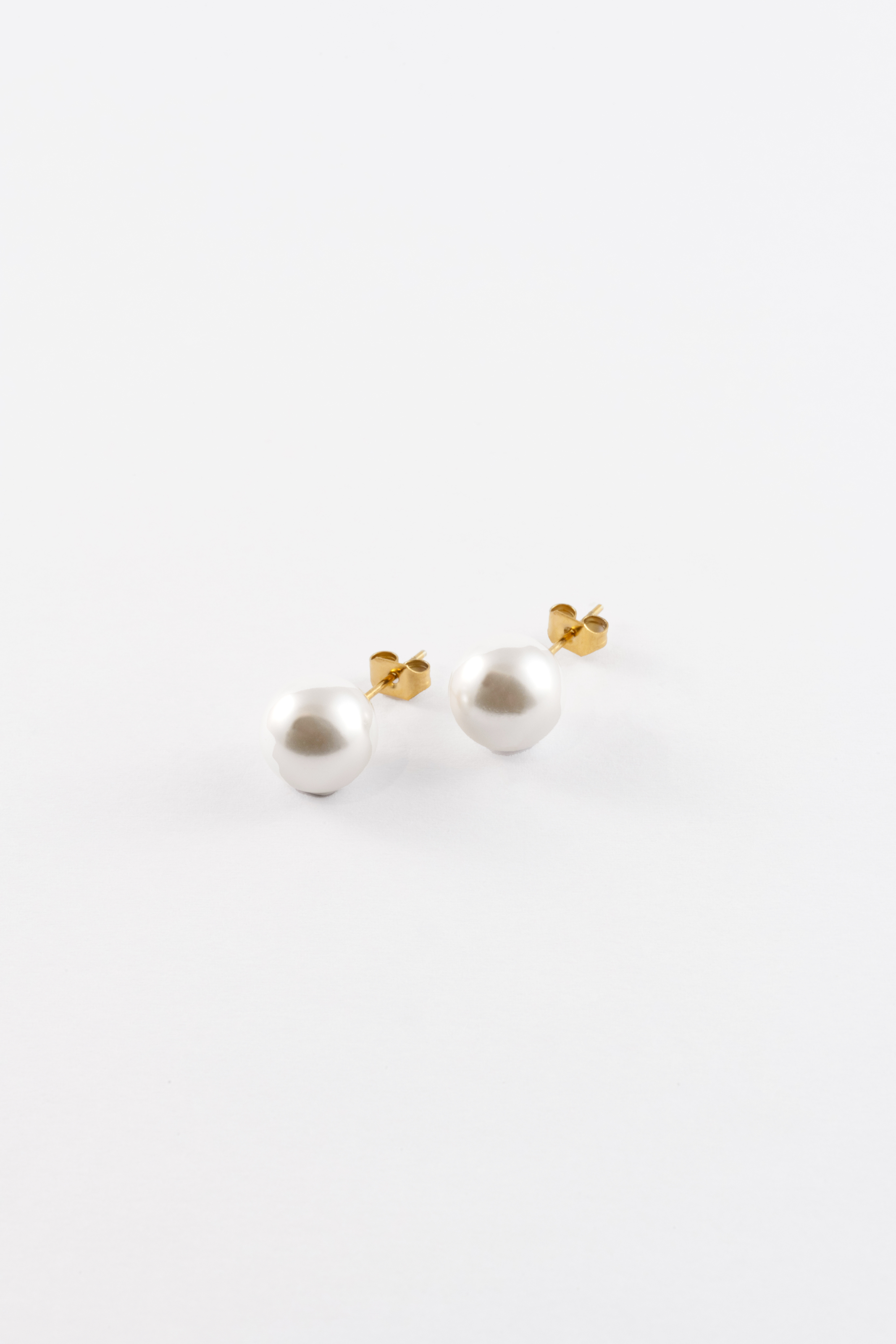 Gold Medium Classic Pearl Stud Earrings